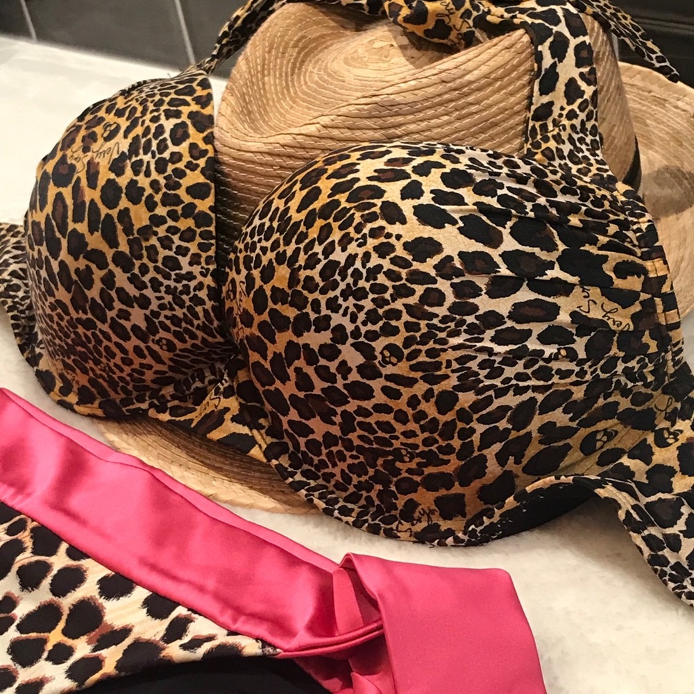 BB:Victoria’s Secret bikini top& beach bunny bott - Picture 12 of 15
